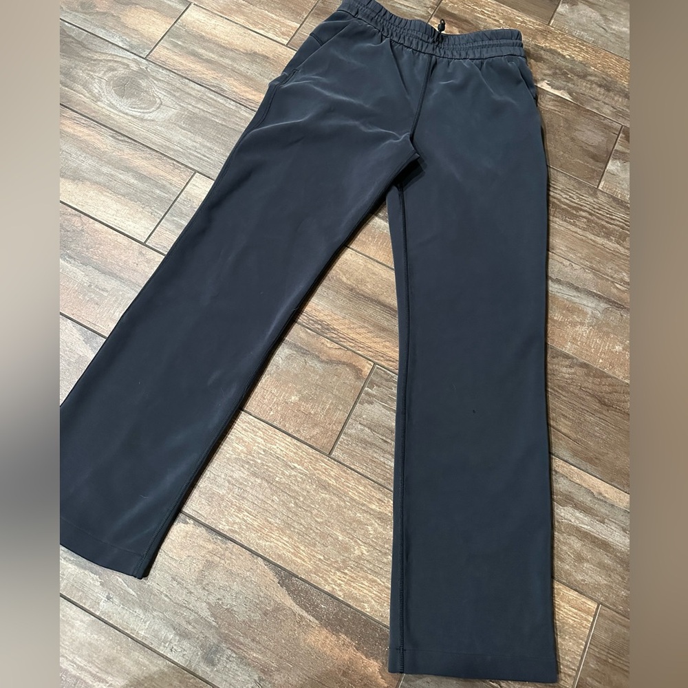 Lululemon women’s soft stream Sweatpant size 6 - Picture 6 of 8